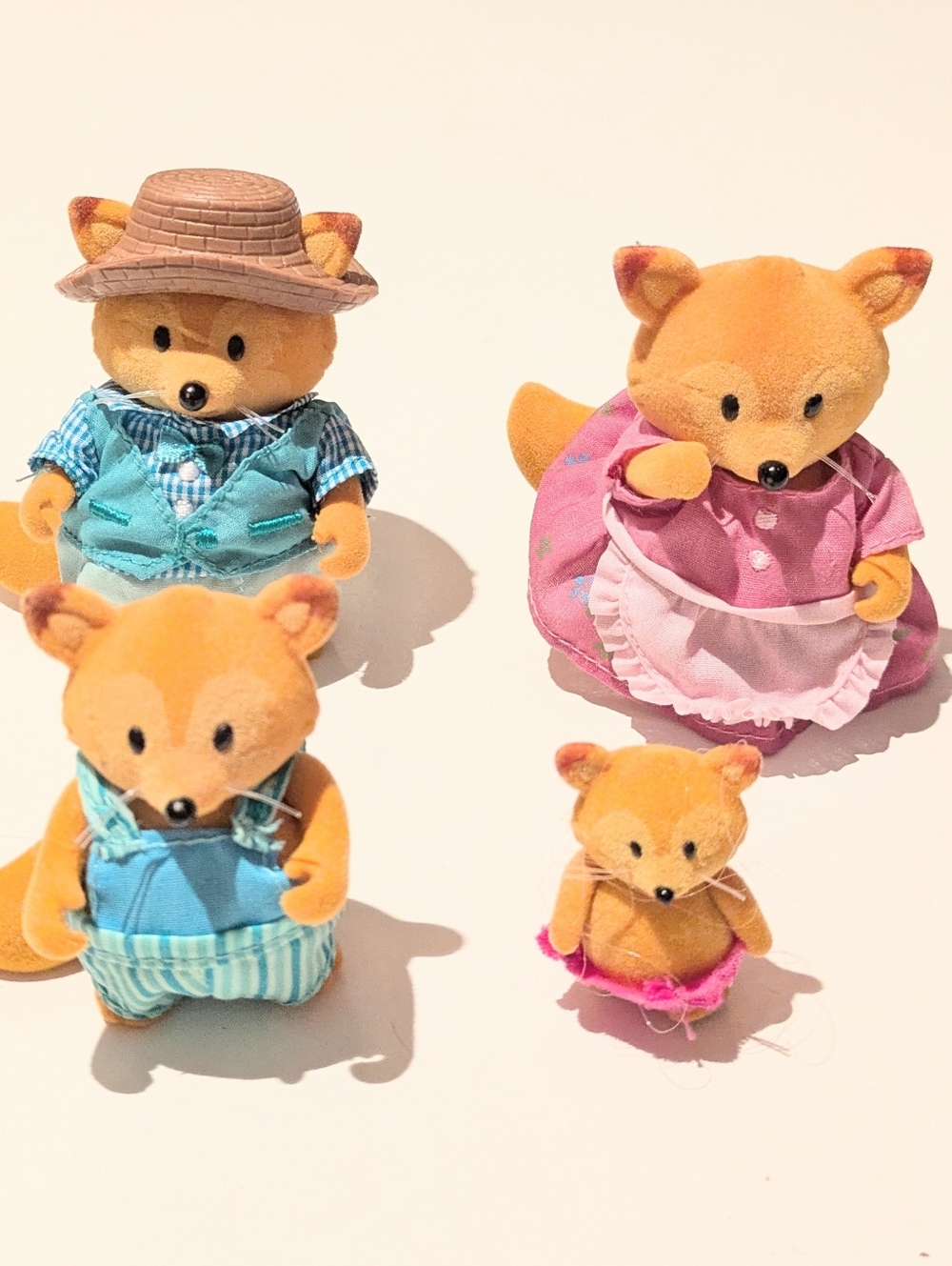 Lil' Woodzeez Calico Critters Sylvanian Fox Family of 4 Dressed